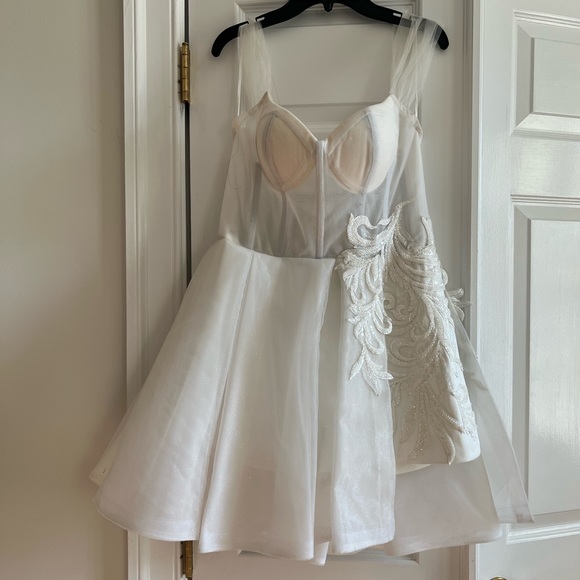 Cute white romper - Picture 1 of 3